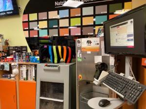 Farby-laky Zvolen - Lonas - Caparol miešací stroj